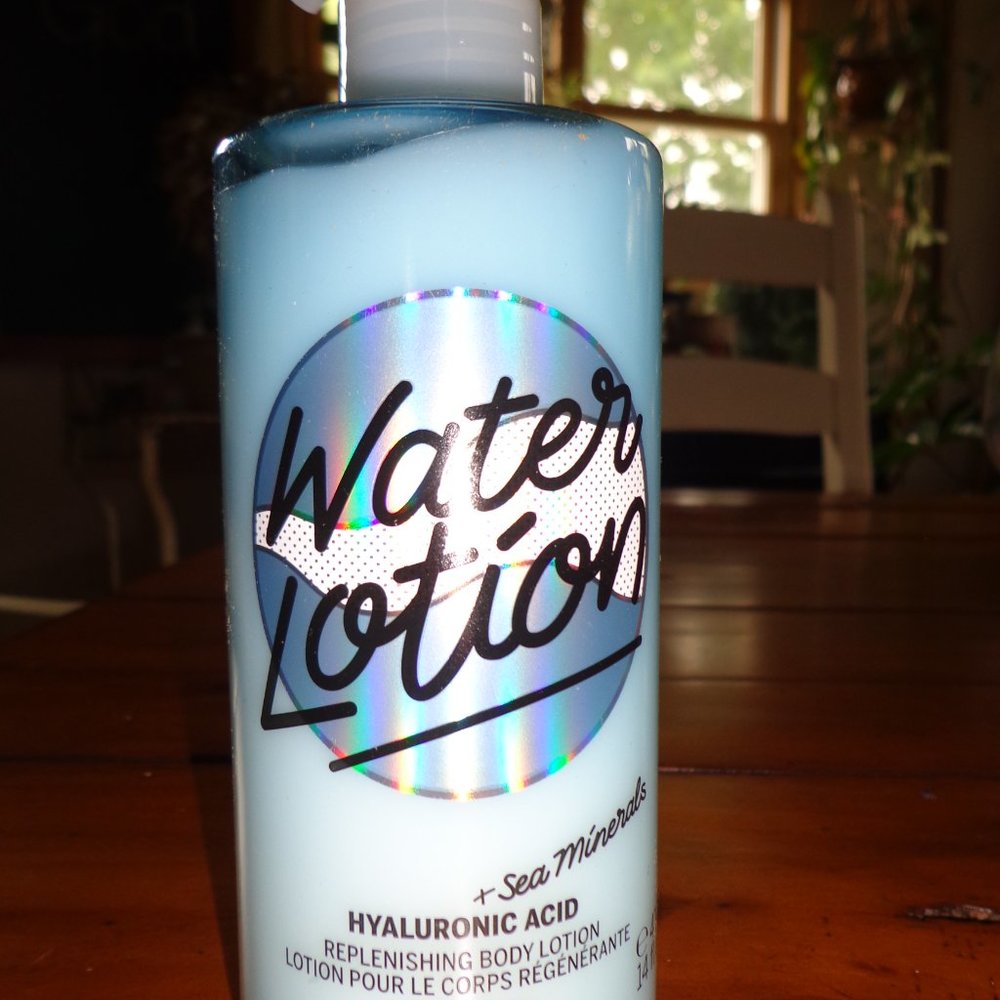 New PINK Water Lotion Replenishing Body Lotion with Hyaluronic Acid 14 fl. oz. - Picture 4 of 11